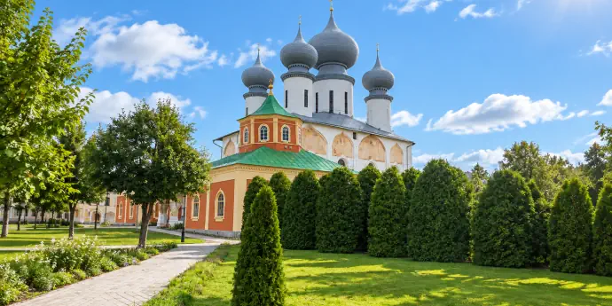 Тихвинские монастыри: тур к чудотворной иконе