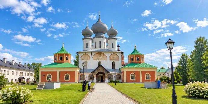 Тихвинские монастыри: тур к чудотворной иконе