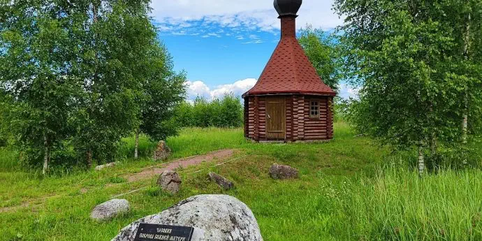 Псковские маки: Порхов, крепость, поле памяти. Фотосессия на маковых полях